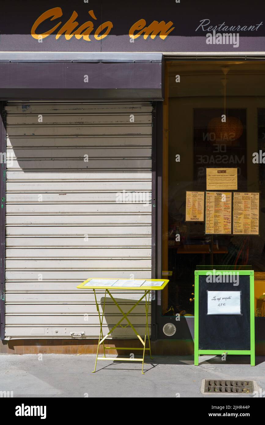 France, Ile de France region, Paris 14th arrondissement, restaurant closed due to Covid-19, Stock Photo
