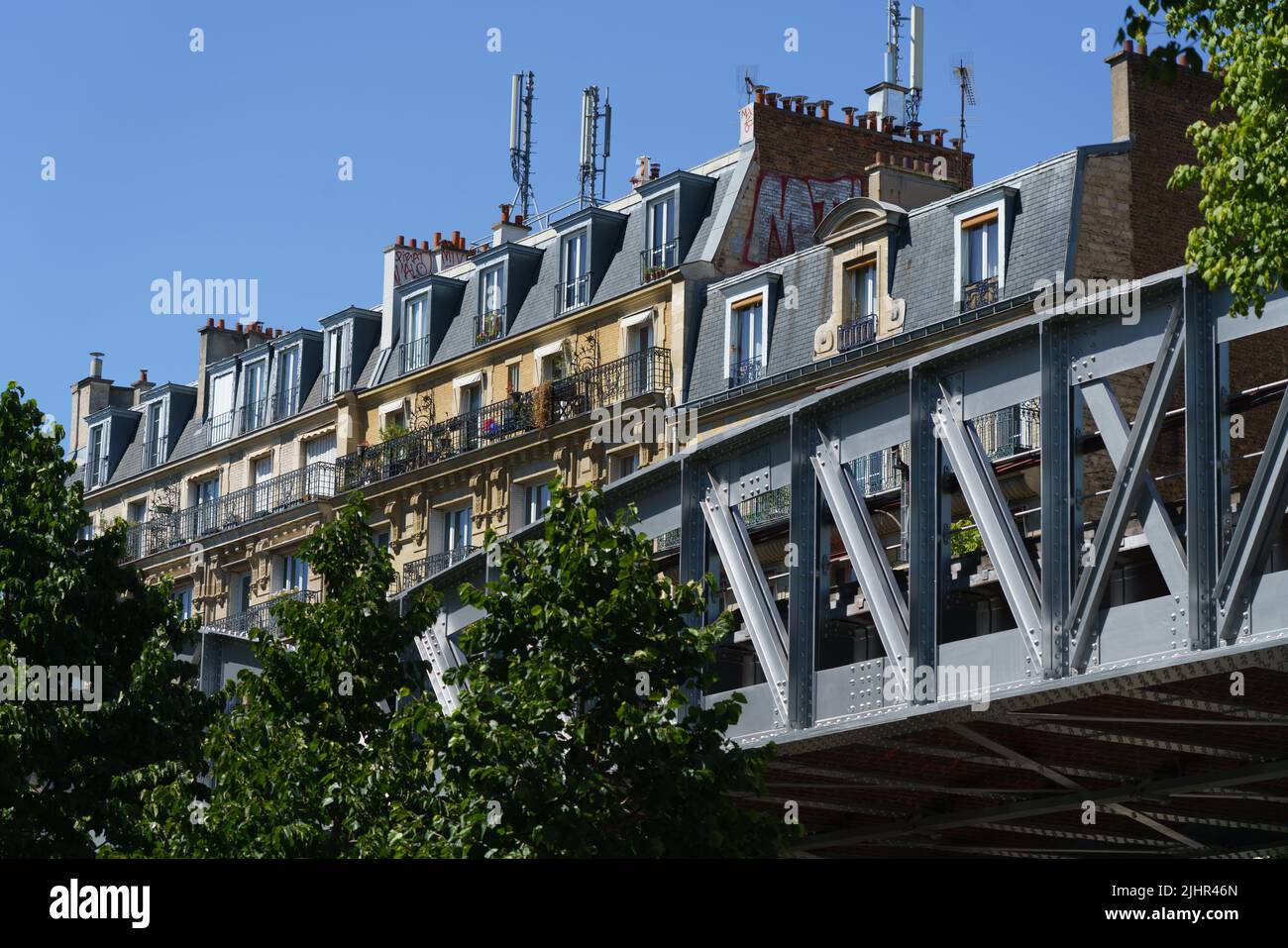 France, Ile de France region, Paris 15th arrondissement, buildings above the aerial metro line 6 Stock Photo