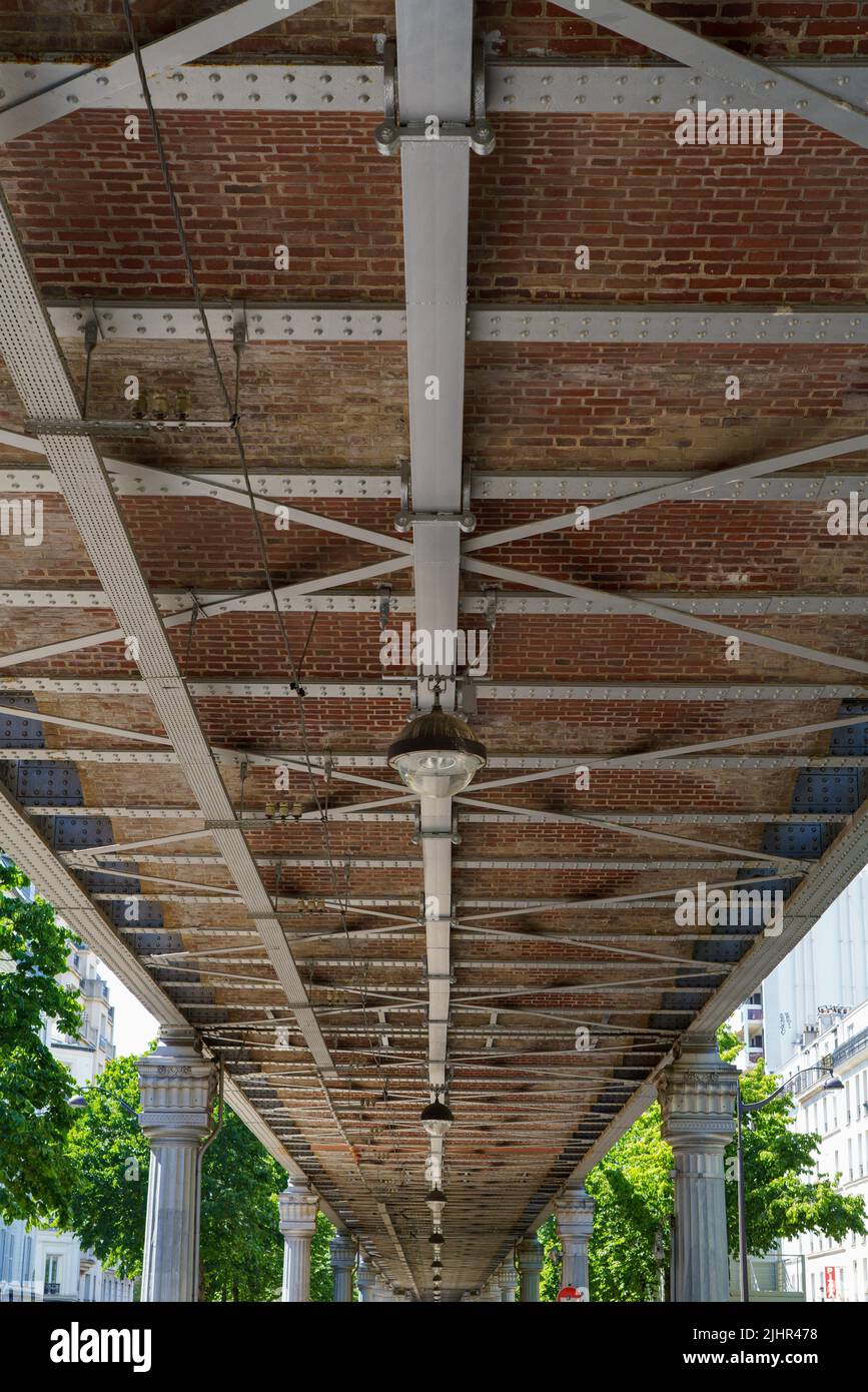 France, Ile de France region, Paris 15th arrondissement, boulevard de Grenelle, under the aerial metro line 6 Stock Photo