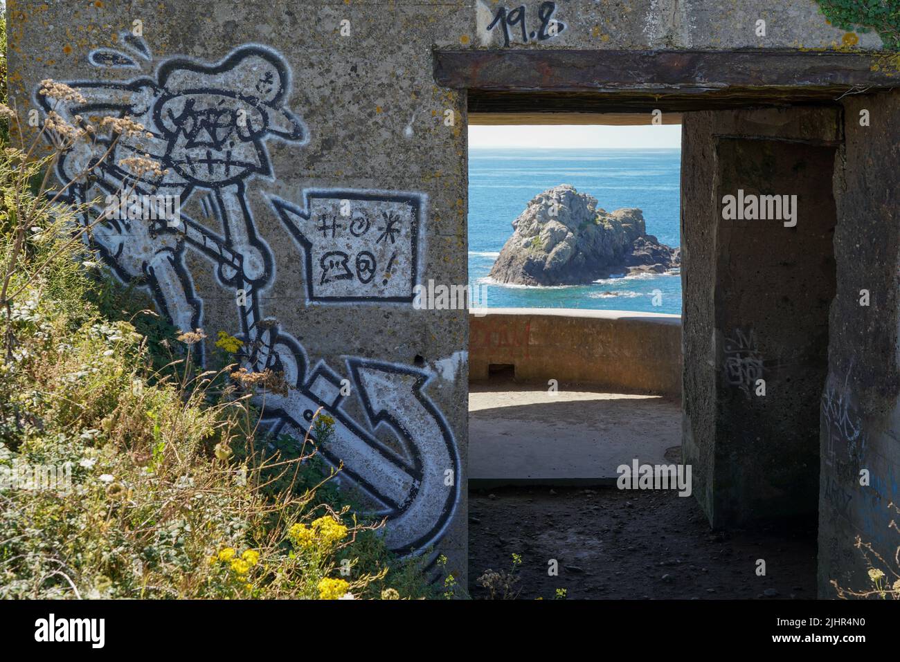 France, Bretagne region (Brittany), North tip of Finistère, pays d'Iroise, pointe Saint-Mathieu, Plougonvelin, coastal control path with view over the lighthouse and cliffs, bunker Stock Photo