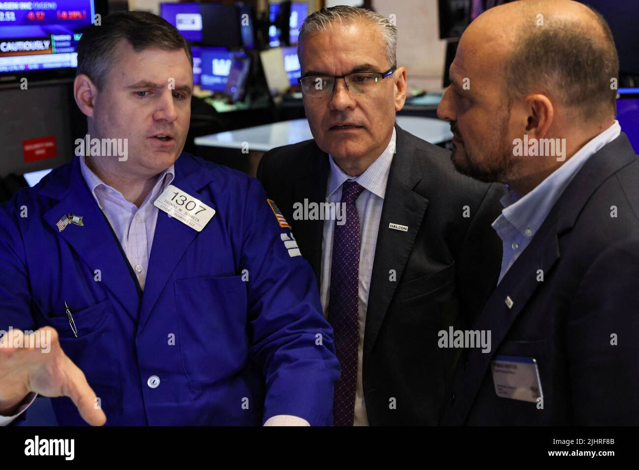 Brian McNamara, CEO of Haleon, speaks with a specialist trader about his company’s stock on the floor of the New York Stock Exchange (NYSE) in New York City, U.S., July 20, 2022.  REUTERS/Brendan McDermid Stock Photo