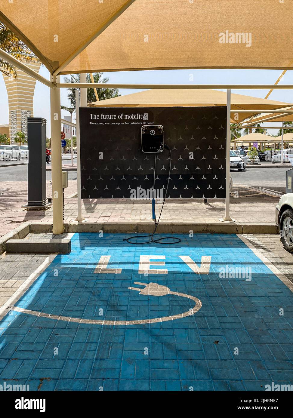 Abu dhabi car electric hires stock photography and images Alamy