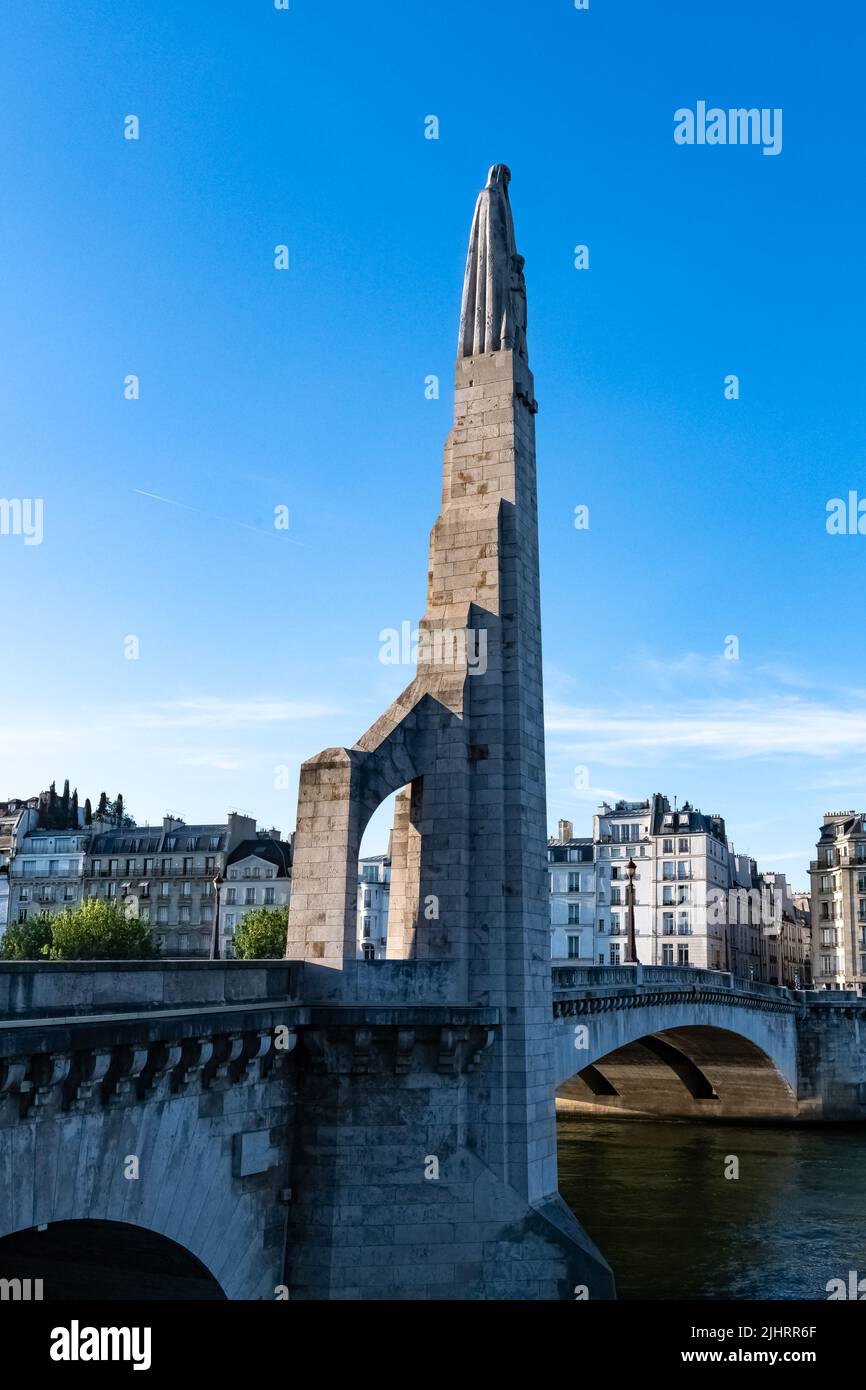 Paris, ile Saint-Louis, statue of Saint Genevieve, patron saint of Paris, on the Tournelle bridge Stock Photo
