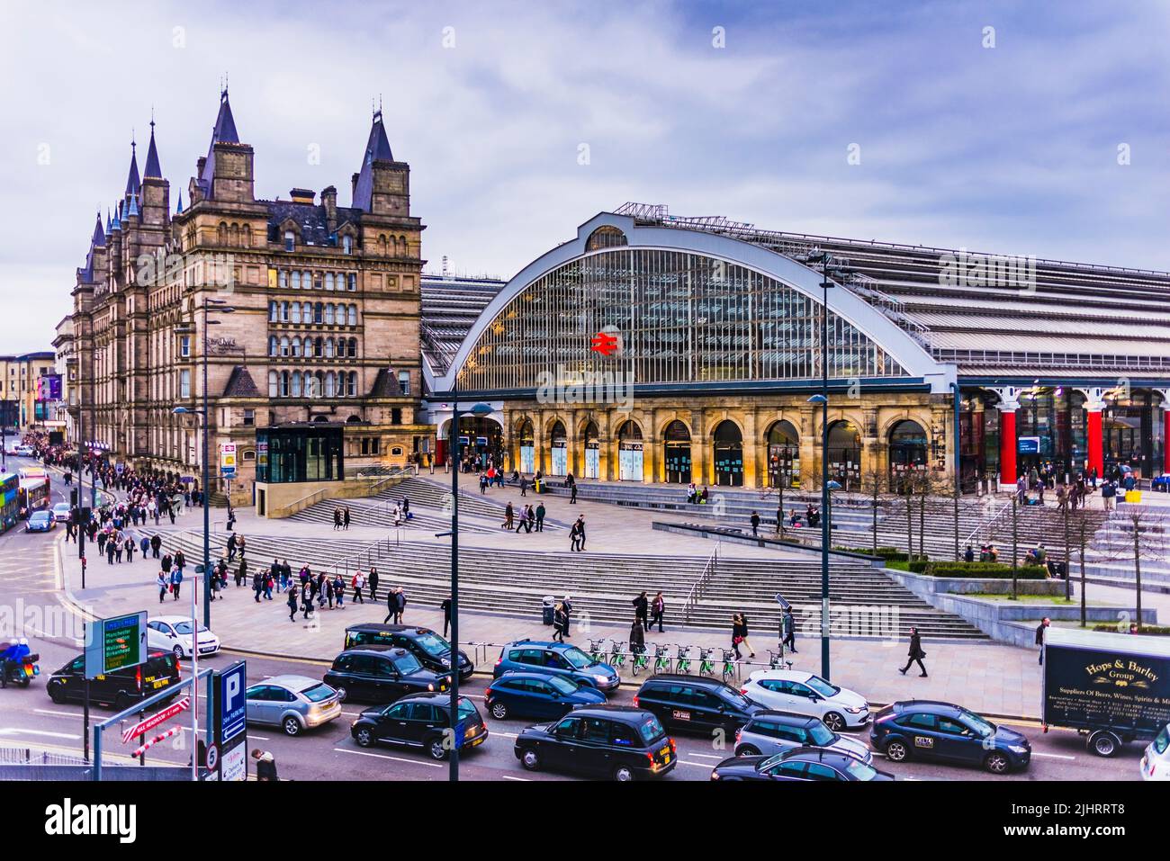 Liverpool Lime Street railway station and North Western Hotel. Liverpool, Merseyside, Lancashire, England, United Kingdom Stock Photo