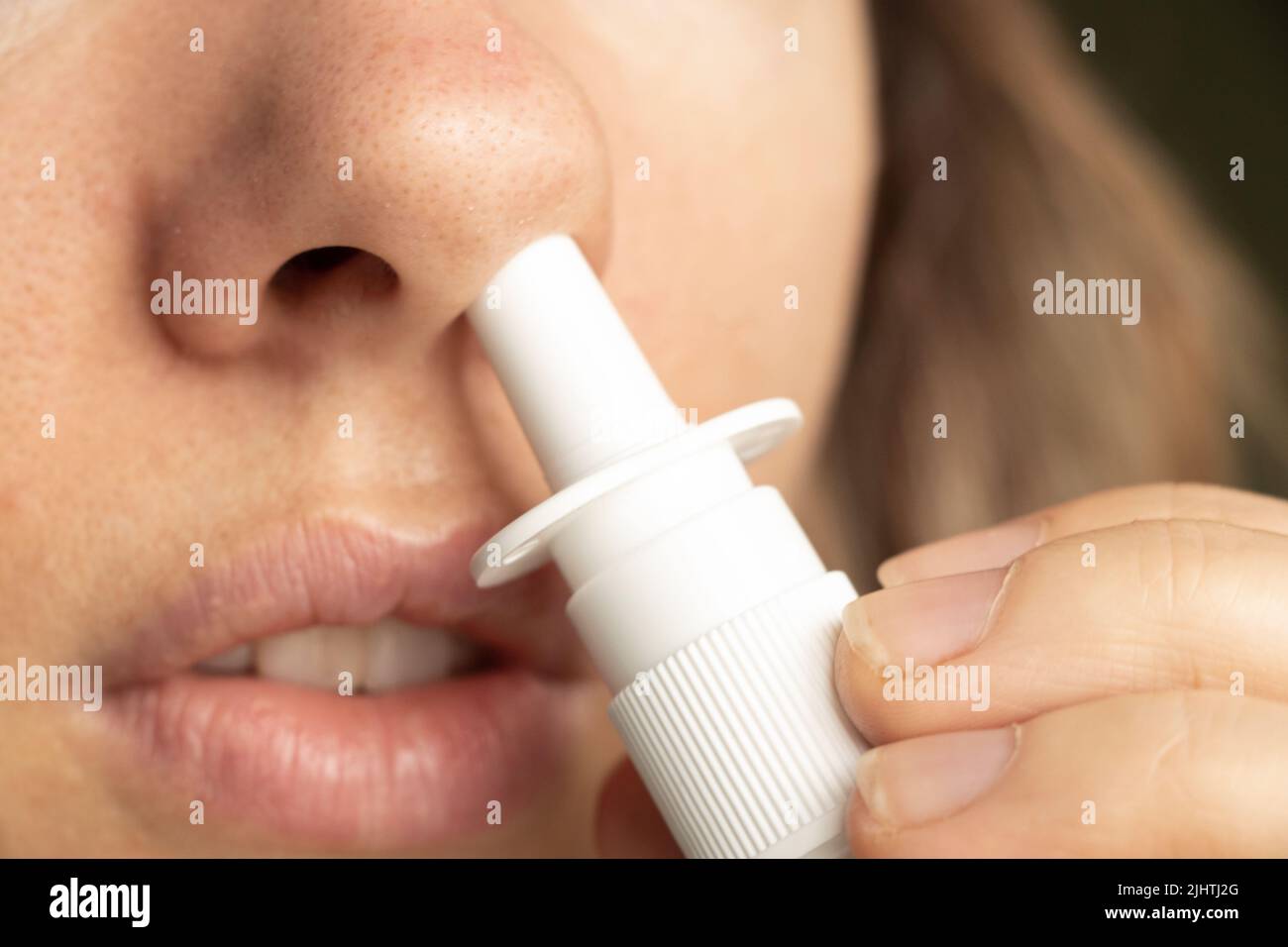spray for a nose in a girl's nose, nose drops, gri n and colds, cannot