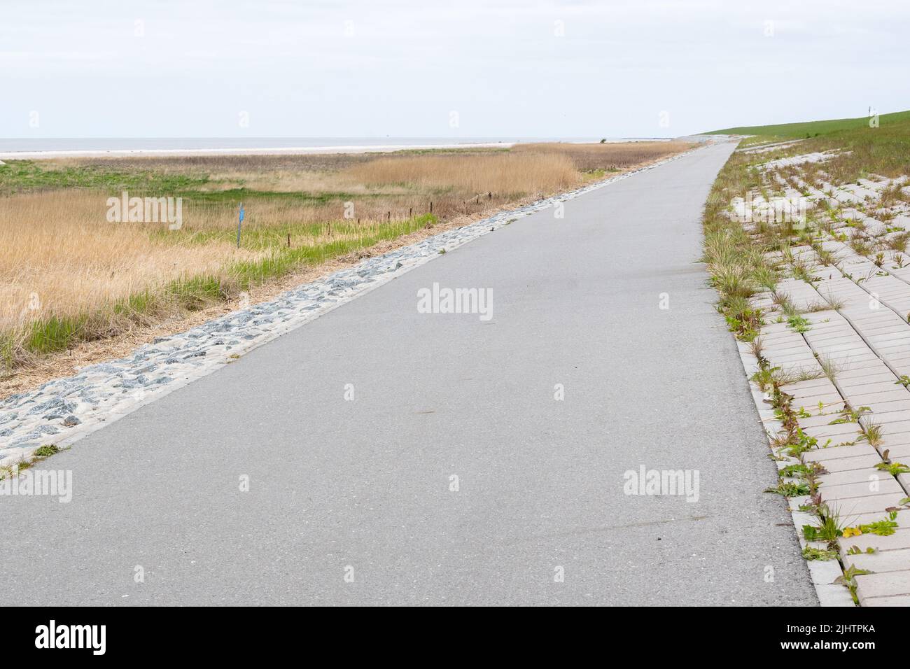 Trough Rd A scenic roadway trough grassy fields Stock Photo - Alamy