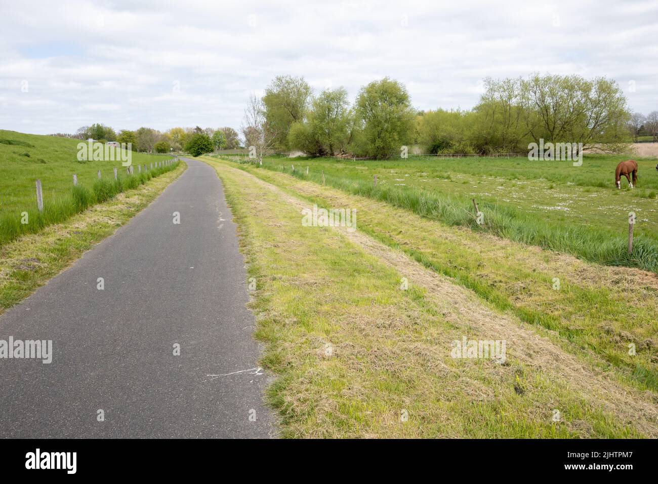 Trough Rd A scenic roadway trough grassy fields Stock Photo - Alamy