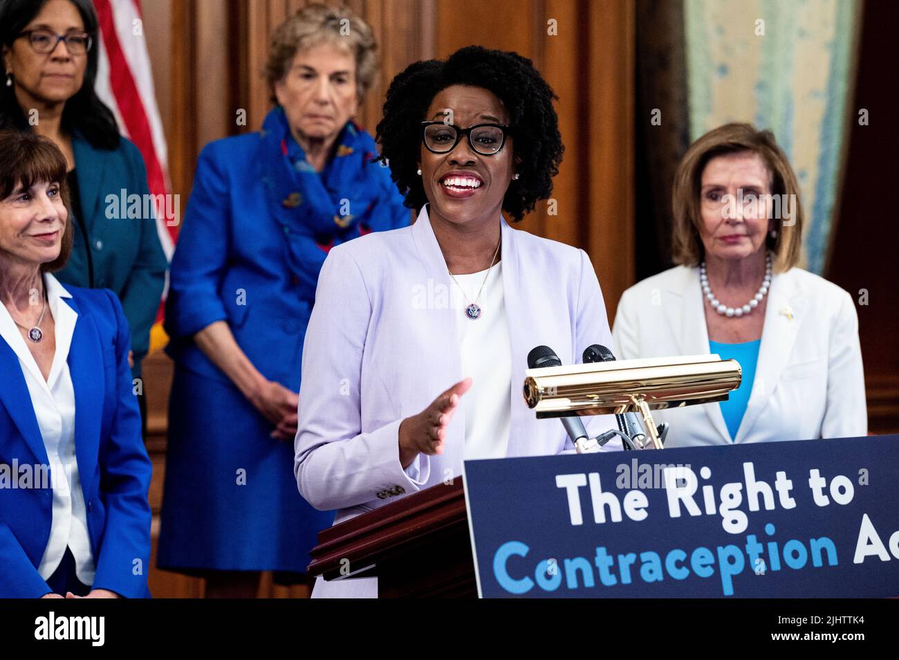 U.S. Representative Lauren Underwood (DIL) speaking at a press