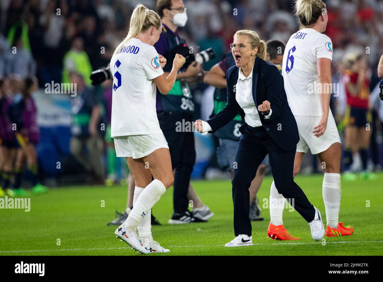 Brighton, UK. 20th July, 2022. Brighton, England, July 20th 2022: Headcoach of England Sarina Wiegman celebrates after winning the UEFA Womens Euro 2022 quarter final football match between England and Spain at the Brighton and Hove Community Stadium in Brighton, England. (Liam Asman /Womens Football Magazine /SPP) Credit: SPP Sport Press Photo. /Alamy Live News Stock Photo