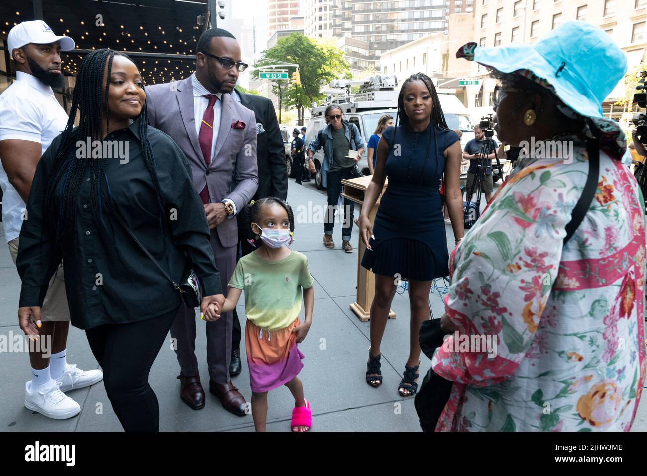 New York, New York, USA. 20th July, 2022. JODI BROWN leads her niece Nilah away from the news media followed by her attorney B'IBORY LAMAR and Until Freedom co-founder TAMIKA MALLORY, after a news conference in front of the Sesame Place Workshop in New York. Earlier Sesame Place performers have been shown to ignore and bully small Black children, including Nilah, during a recent viral video at the Langhorne, PA theme park. (Credit Image: © Brian Branch Price/ZUMA Press Wire) Credit: ZUMA Press, Inc./Alamy Live News Stock Photo