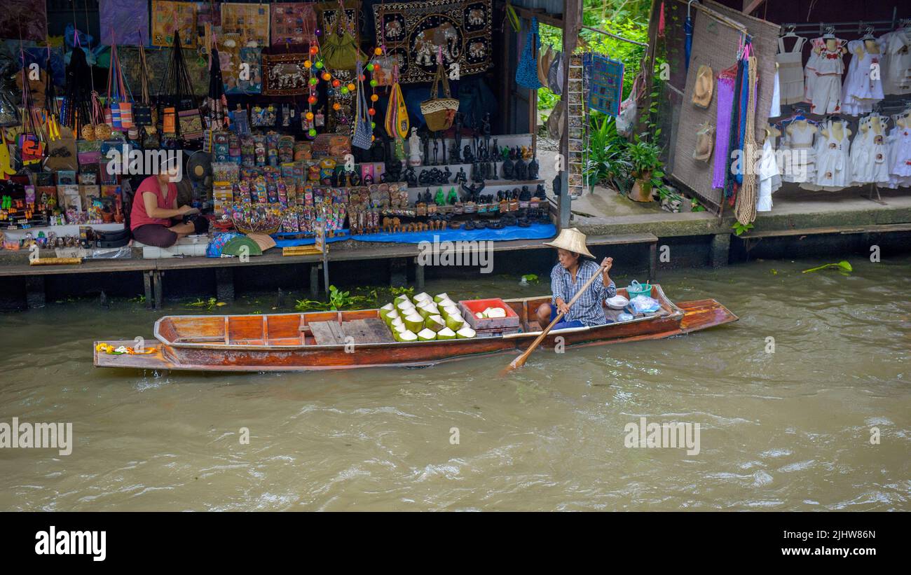 Coconut Delivery, at the floating market, Thailand Stock Photo Alamy
