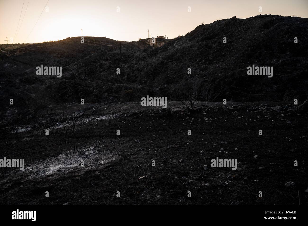 Guadalajara, Spain. 20th July, 2022. A building is seen among ashes near Valdepeñas de la Sierra, where a wildfire has burned more than 3,000 hectares. Wildfires have broken out across Spain amid a severe heatwave. Credit: Marcos del Mazo/Alamy Live News Stock Photo