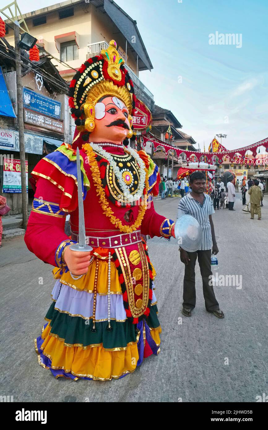 During a festival at Balkrishna Temple in Udipi (Udupi), Karnataka, India, giant warrior puppets moved by a man each inside enliven a procession Stock Photo