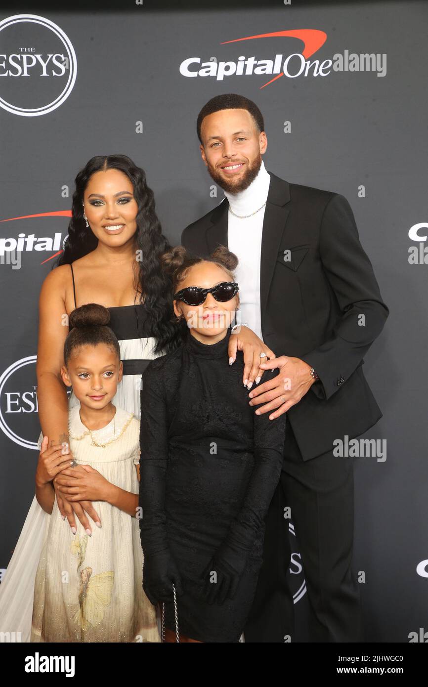 See photos of Riley Curry's fashion model debut – East Bay Times