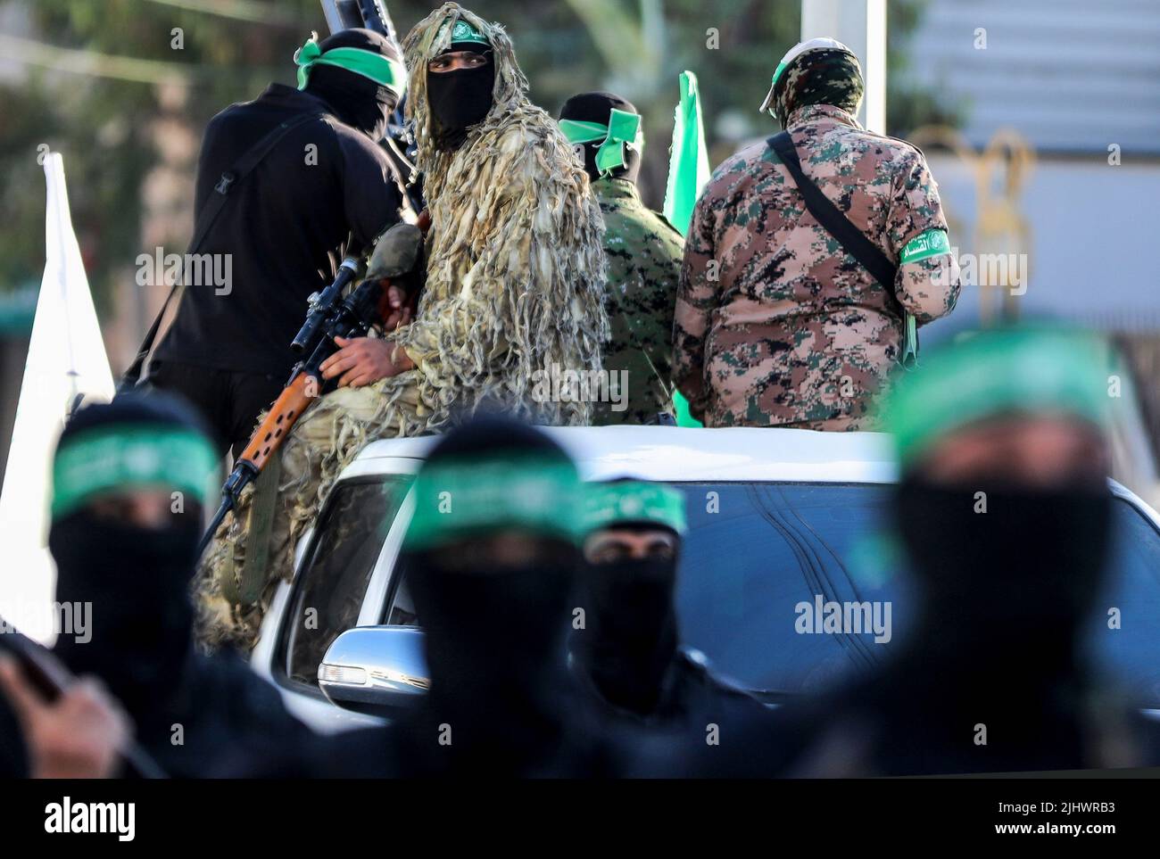 Gaza, Palestine. 20th July, 2022. Members of the Izz al-Din al-Qassam Brigades, the military wing of Hamas participate in an anti-Israel military parade in Gaza City. Credit: SOPA Images Limited/Alamy Live News Stock Photo