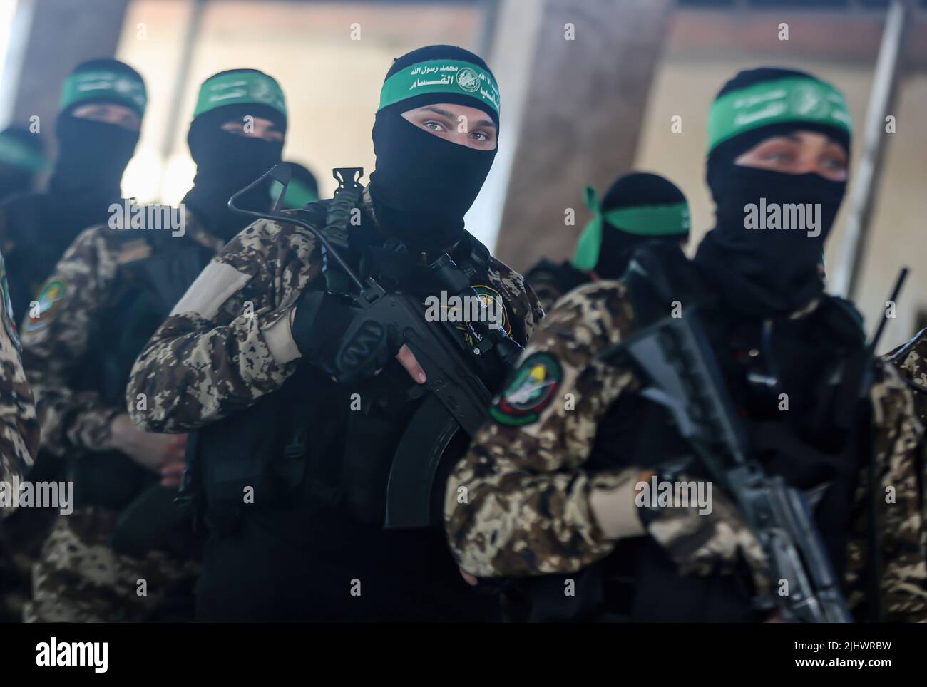 Gaza, Palestine. 20th July, 2022. Gunmen from the Izz al-Din al-Qassam Brigades, the military wing of Hamas during an anti-Israel military parade in Gaza City. Credit: SOPA Images Limited/Alamy Live News Stock Photo