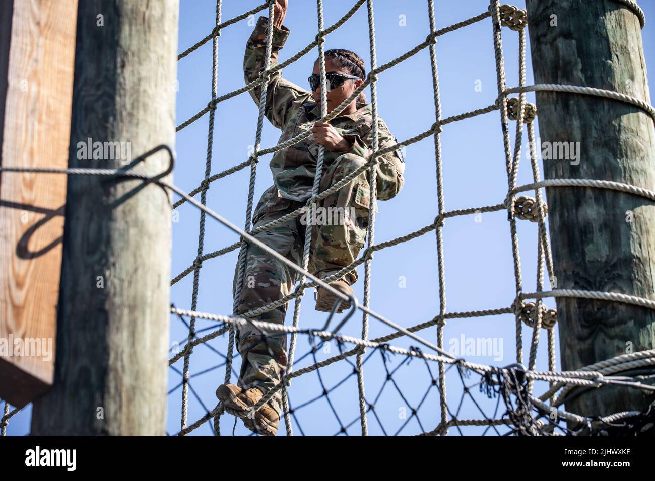 Pennsylvania, USA. 11th July, 2022. Staff Sgt. Ashley Froberg, a Soldier with 48th Chemical Brigade, pictured while navigating an obstacle course in the Best Warrior and Best Squad Competition hosted by 20th CBRNE Command at Fort Indiantown Gap, Pennsylvania, July 11, 2022. The 20th CBRNE Command's Best Squad Competition and Best Warrior Competition is a single event used to select the best Noncommissioned Officer of the Year and Soldier of the Year from Soldiers within the command and its major subordinate commands. Credit: U.S. Army/ZUMA Press Wire Service/ZUMAPRESS.com/Alamy Live News Stock Photo