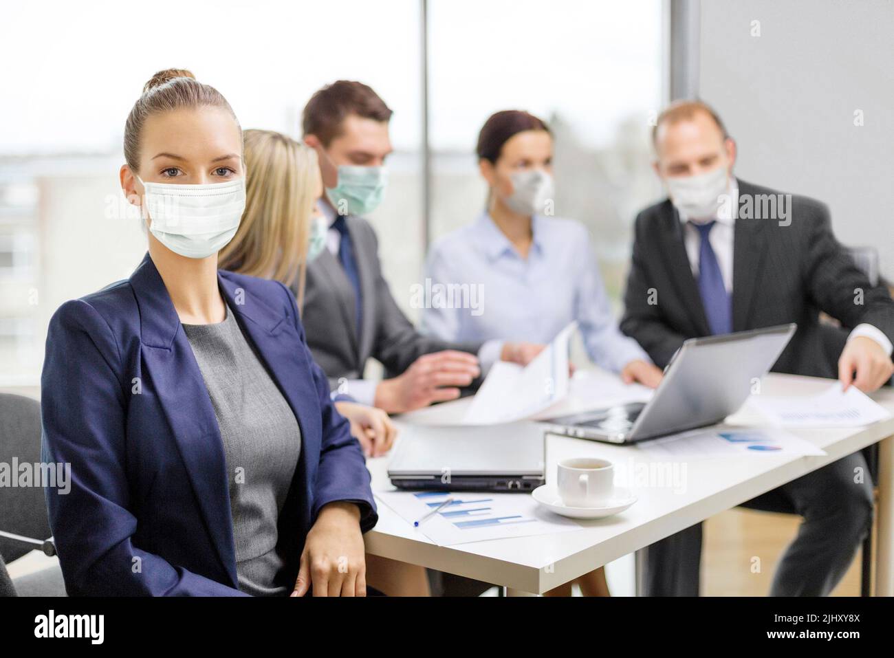 Office working mask meeting hi-res stock photography and images - Alamy