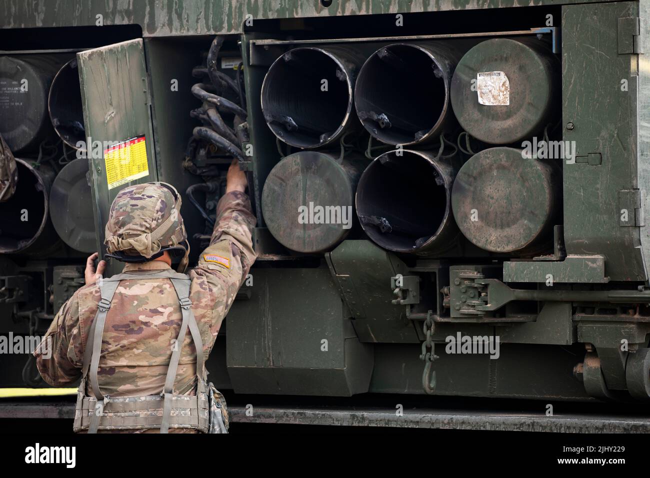 Fort Ripley, United States. 19 July, 2022. A U.S. Army National Guard soldiers with the 1-147th Field Artillery Regiment, prepares to launch rockets from a M270A1 Multiple Launch Rocket System during a live-fire training exercise at Camp Ripley, July 19, 2022 in Fort Ripley, Minnesota. Credit: Spc. Elizabeth Hackbarth/US Marines Photo/Alamy Live News Stock Photo
