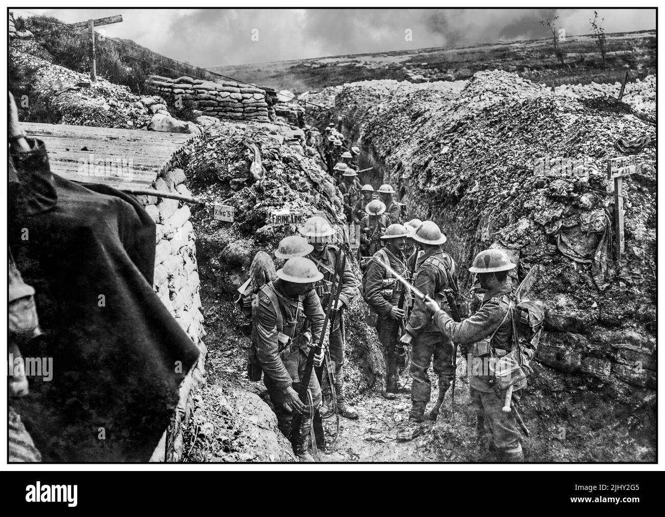 WW1 Battle of The Somme : British Soldiers of the 1st Battalion, The Lancashire Fusiliers fixing bayonets prior to the attack on Beaumont Hamel. Battle of The Somme. Soldiers wearing ‘fighting order’, with the haversack in place of the pack, and with the rolled groundsheet strapped to the belt below the mess-tin which contained rations. The officer in the foreground (right) is wearing other ranks’ uniform to be less conspicuous. Western Front World War 1 First World War The Great War Stock Photo