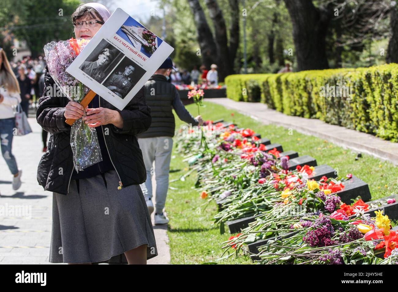 Odessa, Ukraine. 09th May, 2021. A participant in the action 'Immortal Regiment' seen carrying a placard with a photograph of a relative who fought in World War II. On May 9, 2021, Ukraine celebrated the 76th anniversary of the victory over Nazism in World War II; people honored the memory of the dead by laying flowers at the monument to the Unknown Sailor on the Walk of Fame in the park. T.G. Shevchenko. Credit: SOPA Images Limited/Alamy Live News Stock Photo