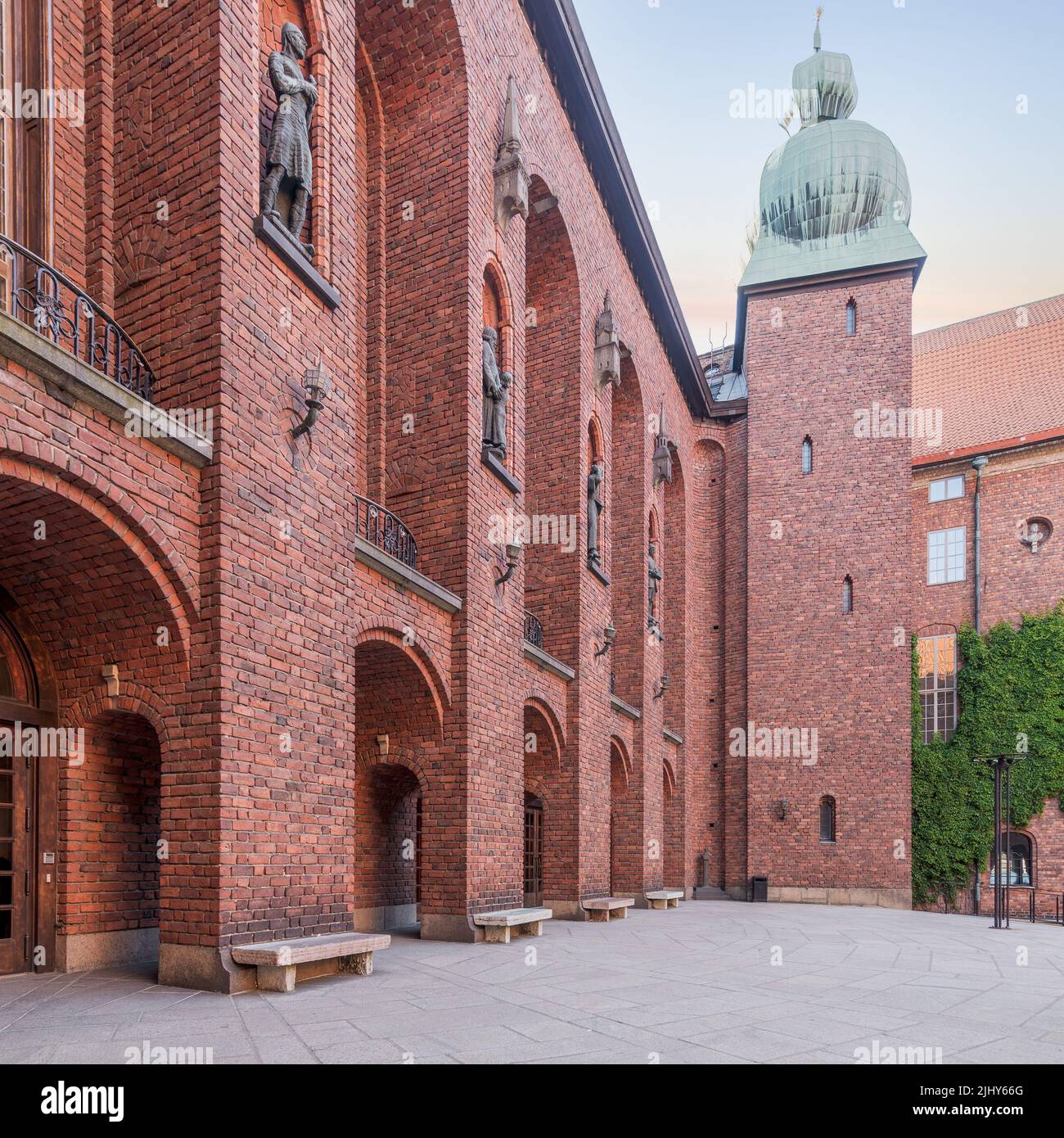 Stockholm City Hall, Swedish: Stadshuset, stands on the eastern tip of Kungsholmen island, next to Riddarfjarden's northern shore and facing the islands of Riddarholmen and Sodermalm, Sweden Stock Photo
