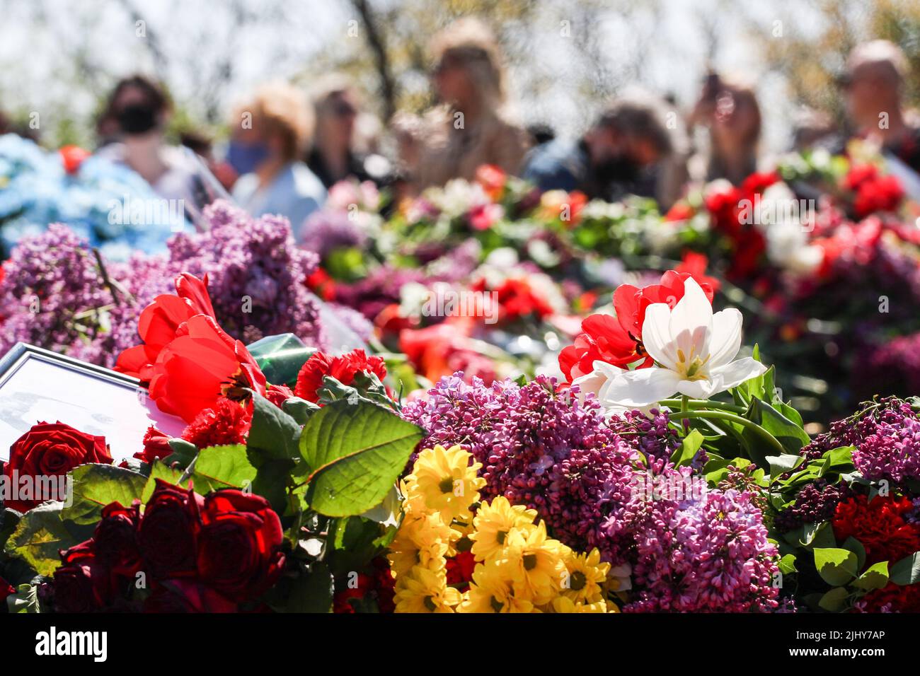 Odessa, Ukraine. 9th May, 2021. A large number of flowers seen at the base of the monument to the unknown Sailor during the event. On May 9, 2021, Ukraine celebrated the 76th anniversary of the victory over Nazism in World War II; people honored the memory of the dead by laying flowers at the monument to the Unknown Sailor on the Walk of Fame in the park. T.G. Shevchenko. (Credit Image: © Viacheslav Onyshchenko/SOPA Images via ZUMA Press Wire) Stock Photo