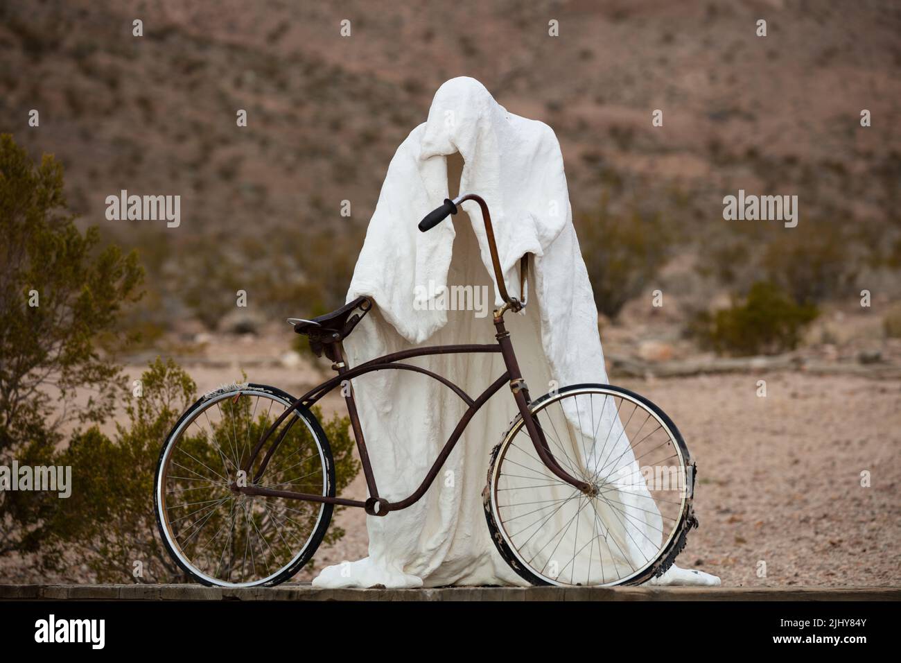 Ghost and bicycle, Rhyolite, Nevada Stock Photo