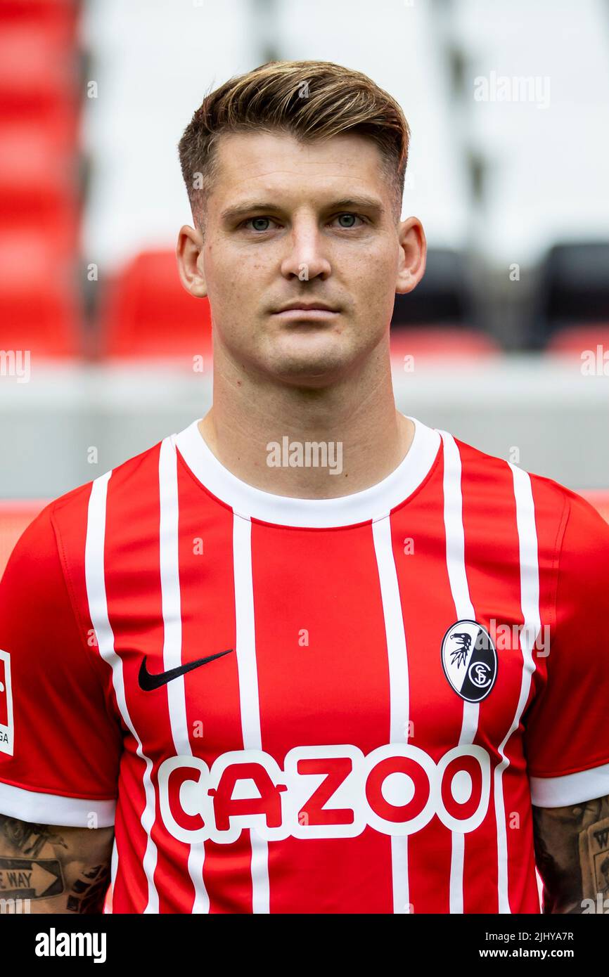 Freiburg, Germany. 20th July, 2022. Soccer, 1. Bundesliga, SC Freiburg,  photo opportunity (in home jersey) for the 2022/23 season: Lukas Kübler.  Credit: Tom Weller/dpa - IMPORTANT NOTE: In accordance with the requirements