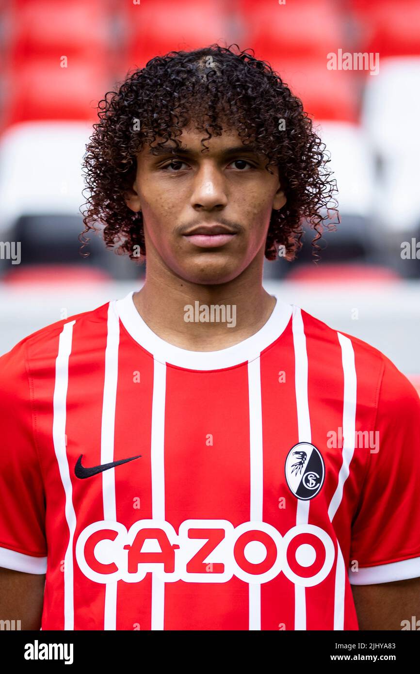 Freiburg, Germany. 20th July, 2022. Soccer, 1. Bundesliga, SC Freiburg, photo opportunity (in home jersey) for the 2022/23 season: Kiliann Sildillia. Credit: Tom Weller/dpa - IMPORTANT NOTE: In accordance with the requirements of the DFL Deutsche Fußball Liga and the DFB Deutscher Fußball-Bund, it is prohibited to use or have used photographs taken in the stadium and/or of the match in the form of sequence pictures and/or video-like photo series./dpa/Alamy Live News Stock Photo