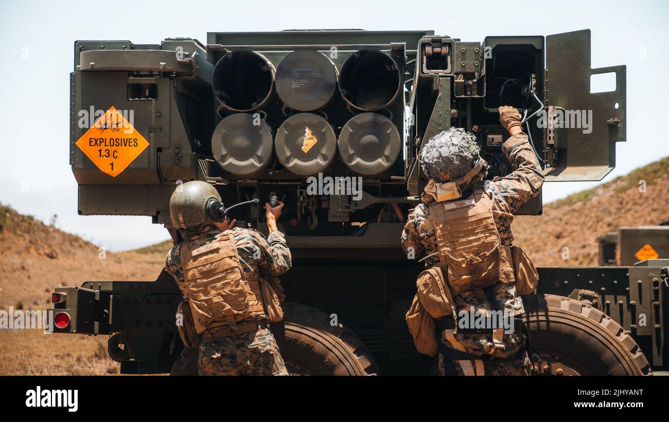 Pohakuloa Training Area, United States. 18 July, 2022. U.S. Marines with the 5th Battalion, 11th Marines, 1st Marine Division, load a M142 High-Mobility Artillery Rocket System known as a HIMARS during Rim of the Pacific 2022 at the Pohakuloa Training Area, May 18, 2018 in Mauna Loa, Hilo, Hawaii. Credit: Cpl. Patrick King/US Marines Photo/Alamy Live News Stock Photo