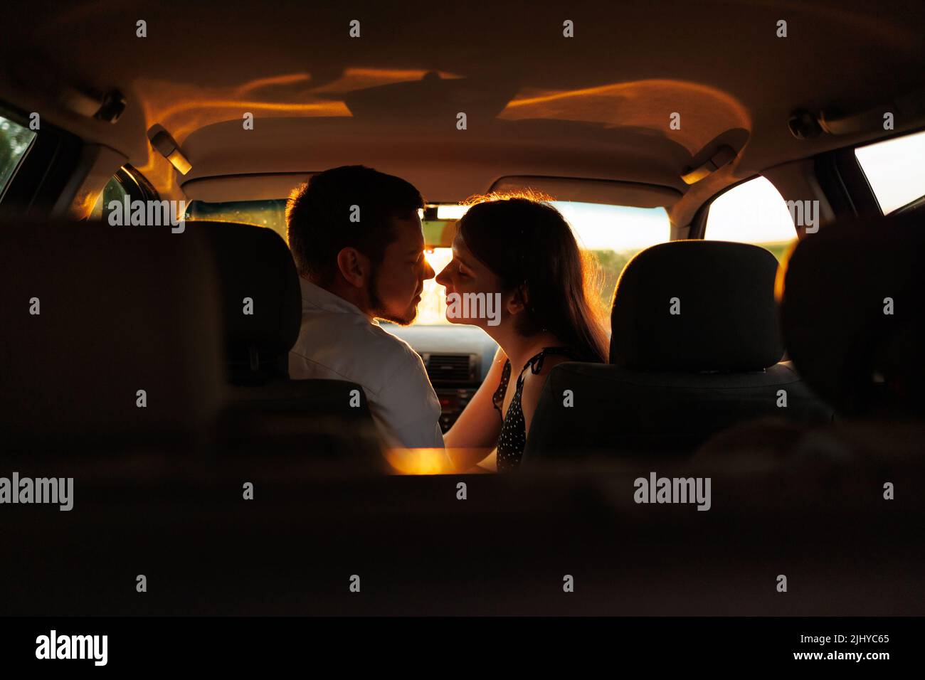 Couple kissing in back car hi-res stock photography and images - Alamy