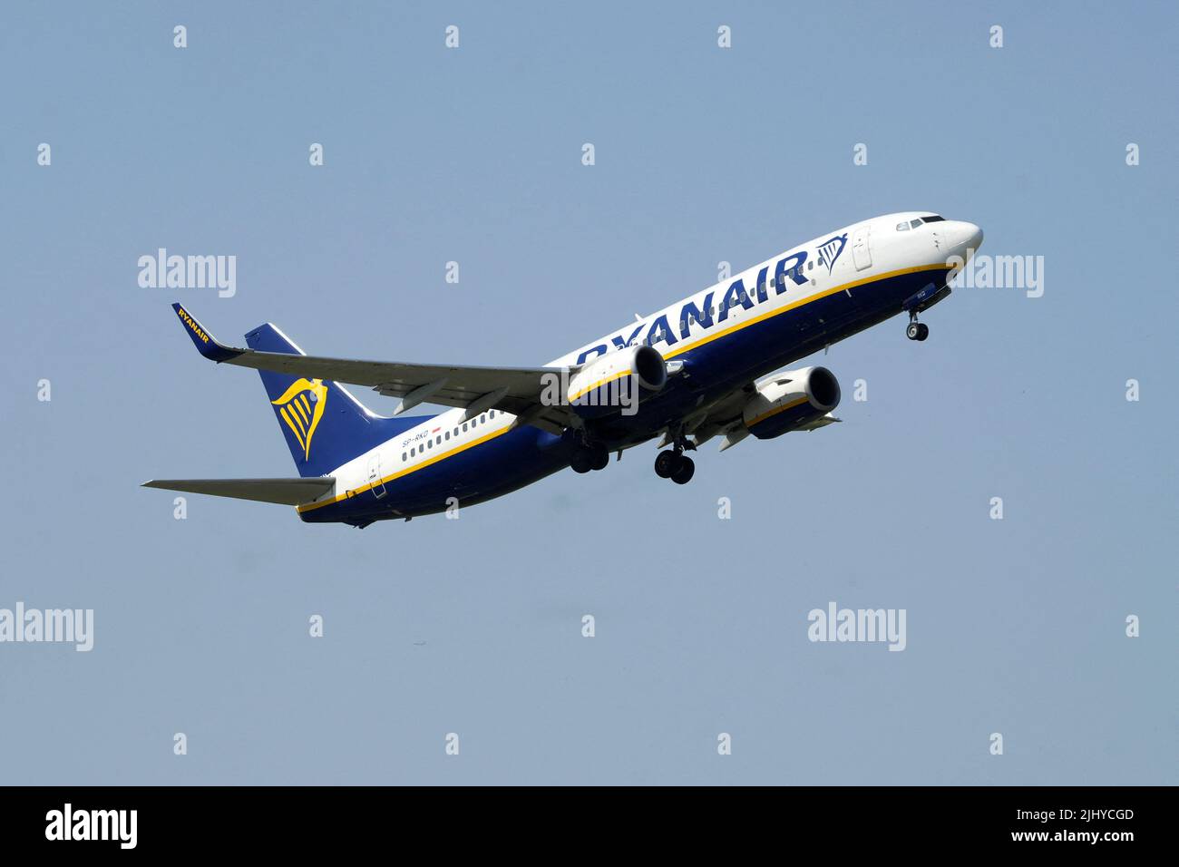 Ryanair aircraft Boeing 737-8AS takes off from Riga International Airport, Latvia July 21, 2022. REUTERS/Ints Kalnins Stock Photo