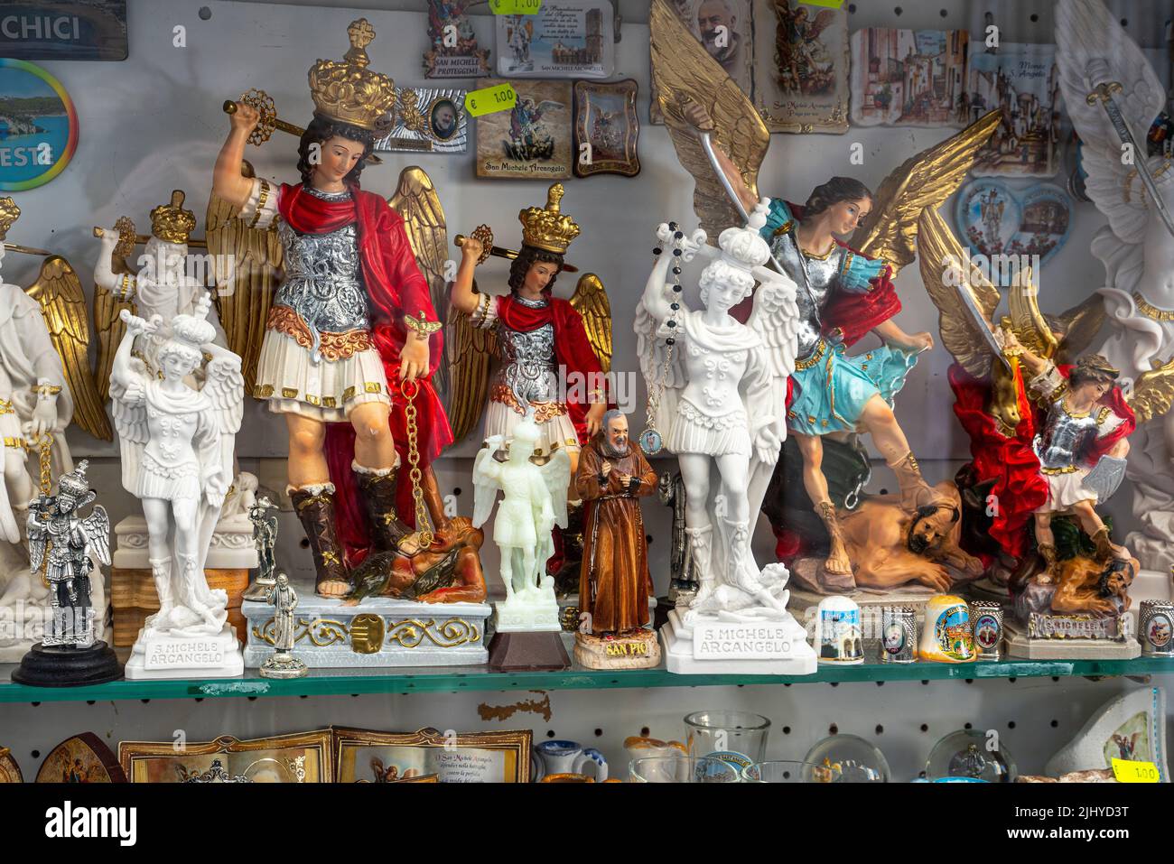 Devotional statuettes dedicated to St. Michael the Archangel displayed on the stalls in Monte S'Angelo in Puglia. Monte Sant'Angelo, Puglia Stock Photo
