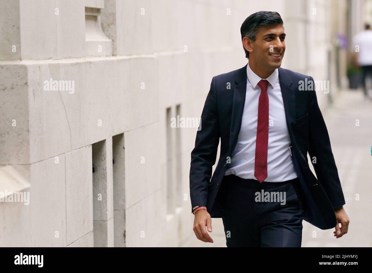 Tory leadership candidate Rishi Sunak arrives the LBC studios at Millbank in central London, where he will speak on radio. Picture date: Thursday July 21, 2022. Stock Photo