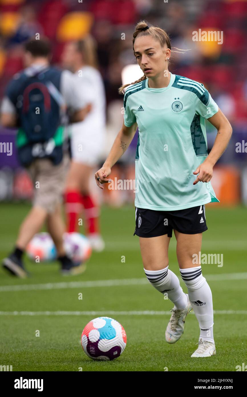 Brentford, UK. 21st July, 2022. Sophia Kleinherne of Germany warms up  before the UEFA Women European Championship Quarter Final match between  Germany and Austria at the Brentford Community Stadium, Brentford on  Thursday