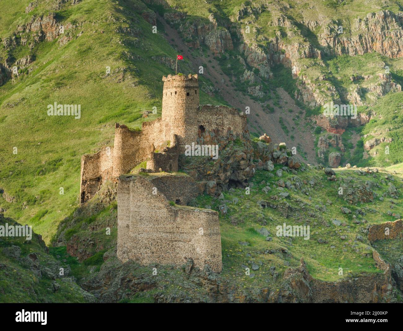 Devil's Castle (Georgian; Kacistsihe) is an old castle located in Yildirimtepe village of Cildir district of Ardahan province. Turkey Stock Photo
