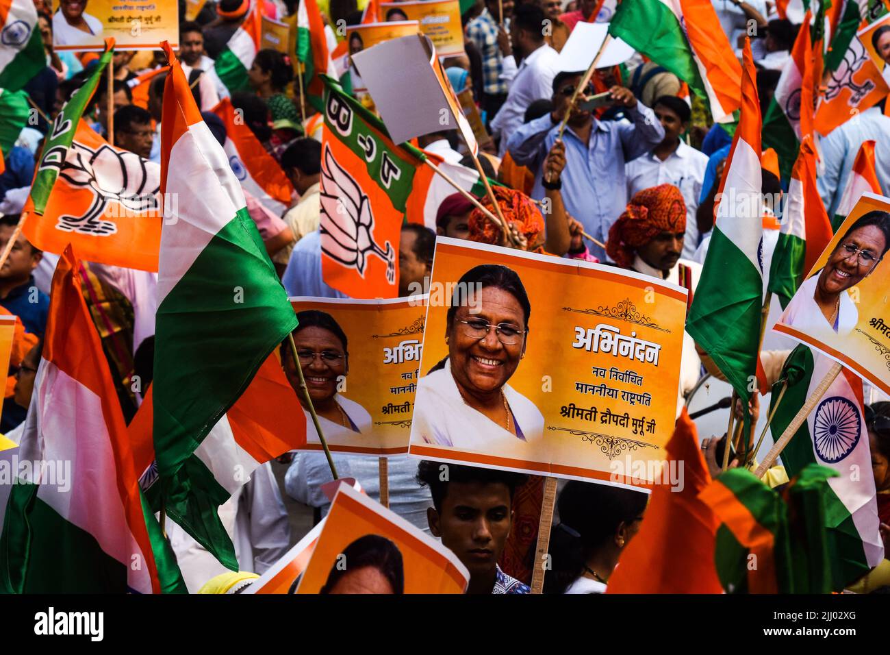 New Delhi, India. 21st July, 2022. Members and Supporters of Bharatiya  Janata Party (BJP) celebrate NDAs Presidential candidate Draupadi Murmu  lead during the counting of votes for the 15th President of India