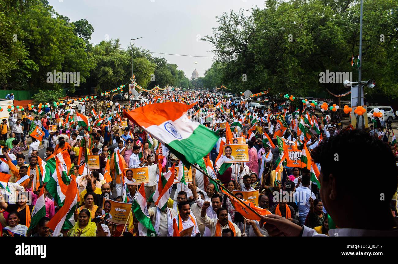 New Delhi, India. 21st July, 2022. Members and Supporters of Bharatiya  Janata Party (BJP) celebrate NDAs Presidential candidate Draupadi Murmu  lead during the counting of votes for the 15th President of India