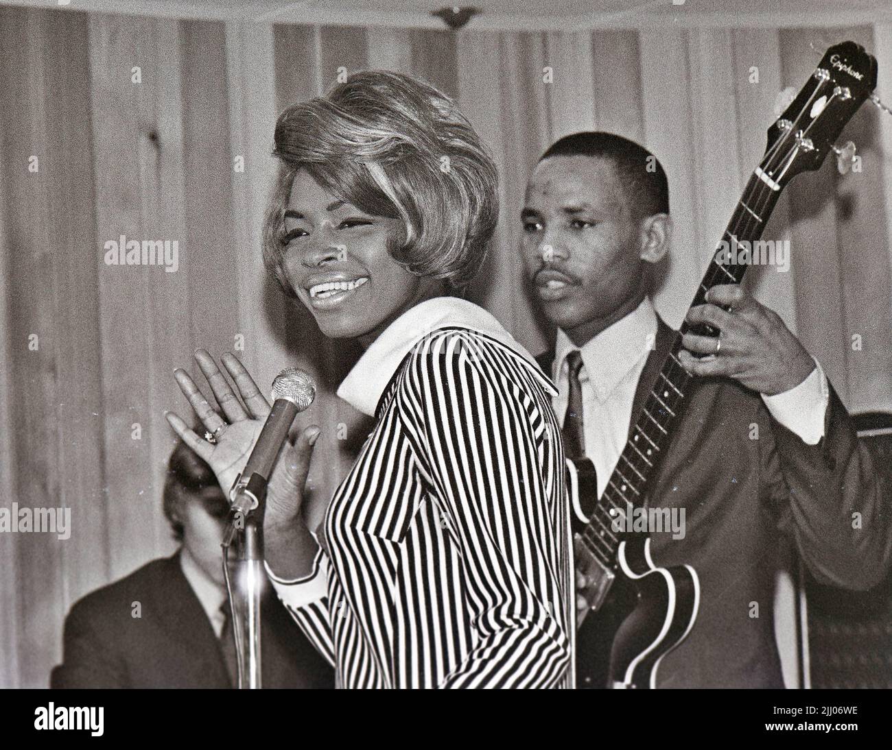 MAXINE BROWN American Soul singer in 1965 Stock Photo - Alamy