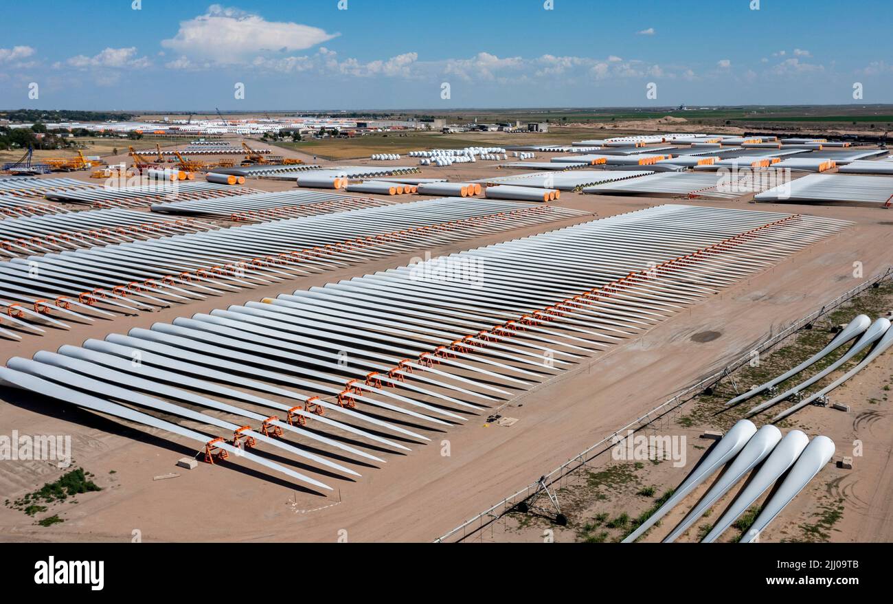 Garden City, Kansas - Wind turbine blades and other turbine parts are stored at the Wind Power Component Distribution Center operated by Transportatio Stock Photo