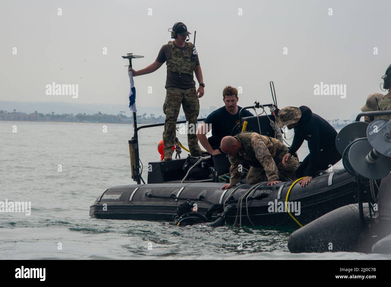 San Diego, United States. 20 July, 2022. A German diver from Seebatallion Mine Clearance Diving Unit surfaces while performing a Mine Exploitation Exercise at Rim of the Pacific exercises, July 20, 2022 in San Diego, California. Credit: MC3 Larissa Dougherty/U.S. Navy/Alamy Live News Stock Photo