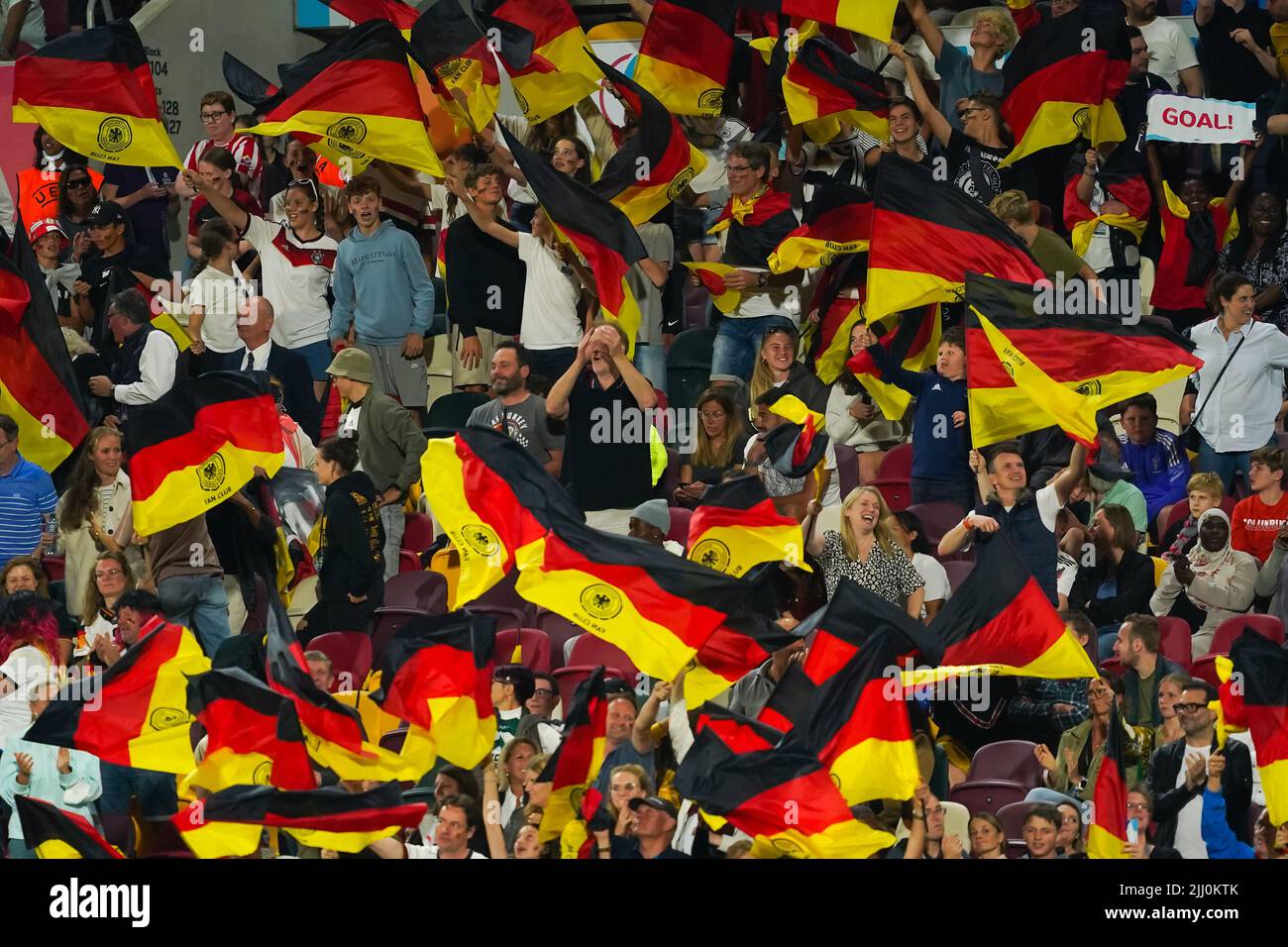 London, UK. 21st July, 2022. London, England, July 21th 2022: Fans of Germany celebrate Alexandra Popp (11 Germany) scoring the second team goal during the UEFA Womens Euro 2022 quarter-final football match between Germany and Austria at Brentford Community Stadium in London, England. (Daniela Porcelli /SPP) Credit: SPP Sport Press Photo. /Alamy Live News Stock Photo