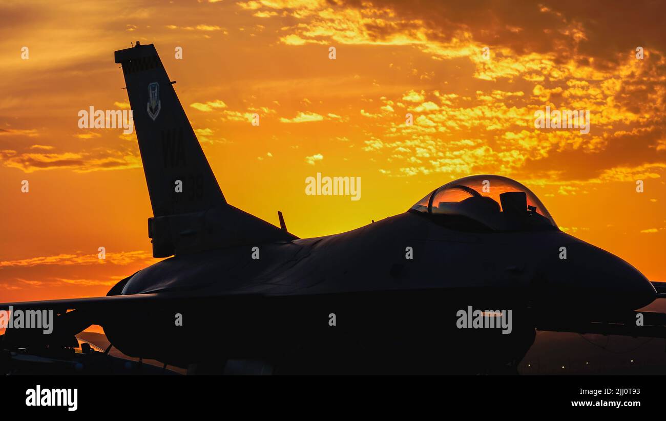 An F-16C Fighting Falcon, assigned to the U.S. Air Force Weapons School, is parked on the maintenance line at sunrise during Red Flag-Nellis 22-3 at Nellis Air Force Base Nevada, July 21, 2022. During RF-N 22-3, the 64th Aggressor Squadron uses F-16C/D Fighting Falcons to mimick our pacing challengers to refine threat replication, apply advanced threats and jamming capabilities and increases threat capabilities to maximize training in non-permissive environments. (U.S. Air force photo by Tech. Sgt. Alexandre Montes) Stock Photo