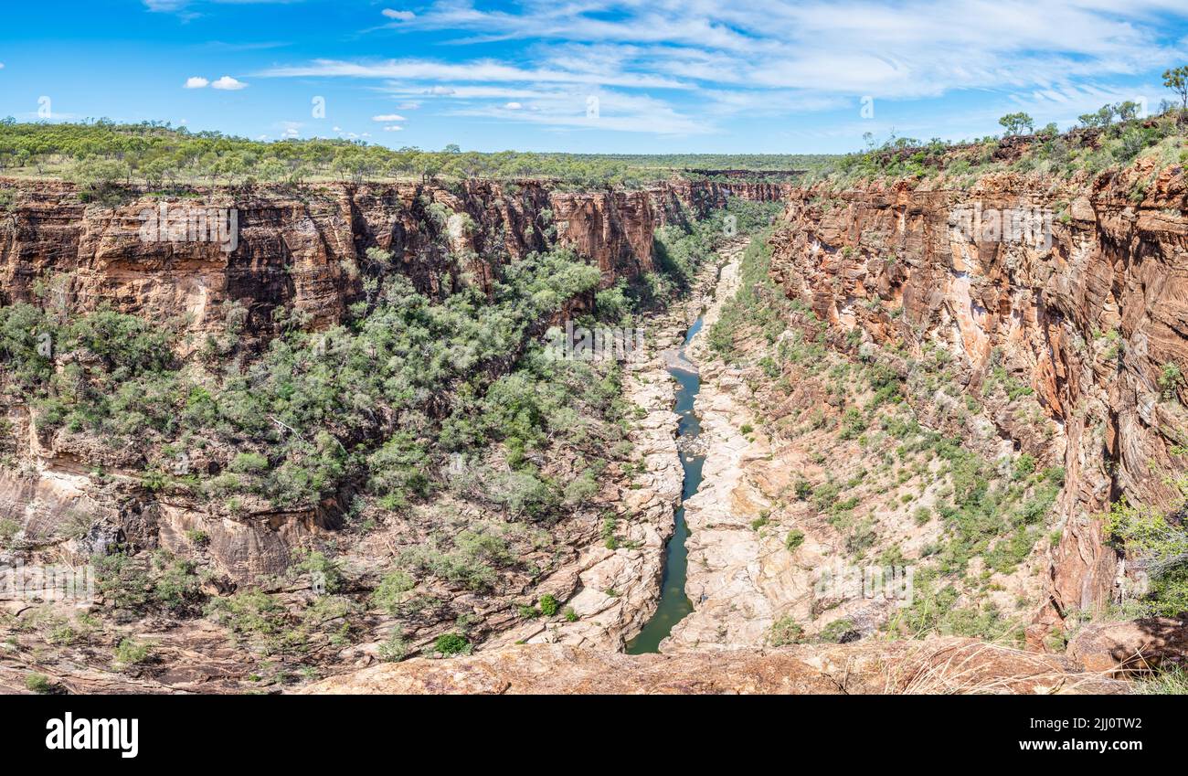 An epic grand view down along Porcupine Creek in the spectacular and rugged sandstone in Porcupine Gorge in Western Queensland, Australia. Stock Photo