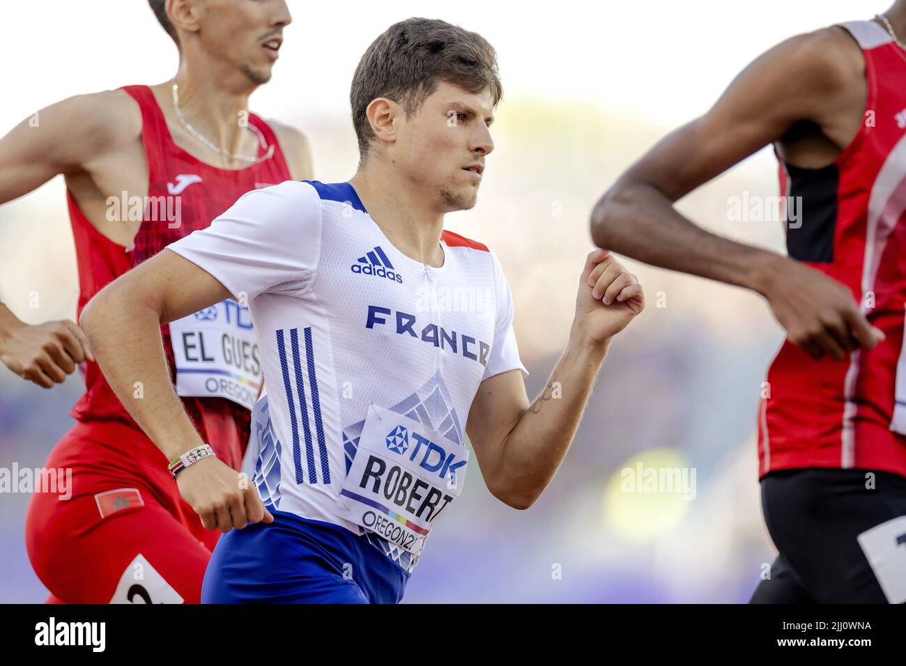 2022-07-22 04:19:03 EUGENE - Benjamin Robert (FRA) in action during the 800 meters semifinal on the seventh day of the World Athletics Championships at Hayward Field stadium. ANP ROBIN VAN LONKHUIJSEN netherlands out - belgium out Stock Photo