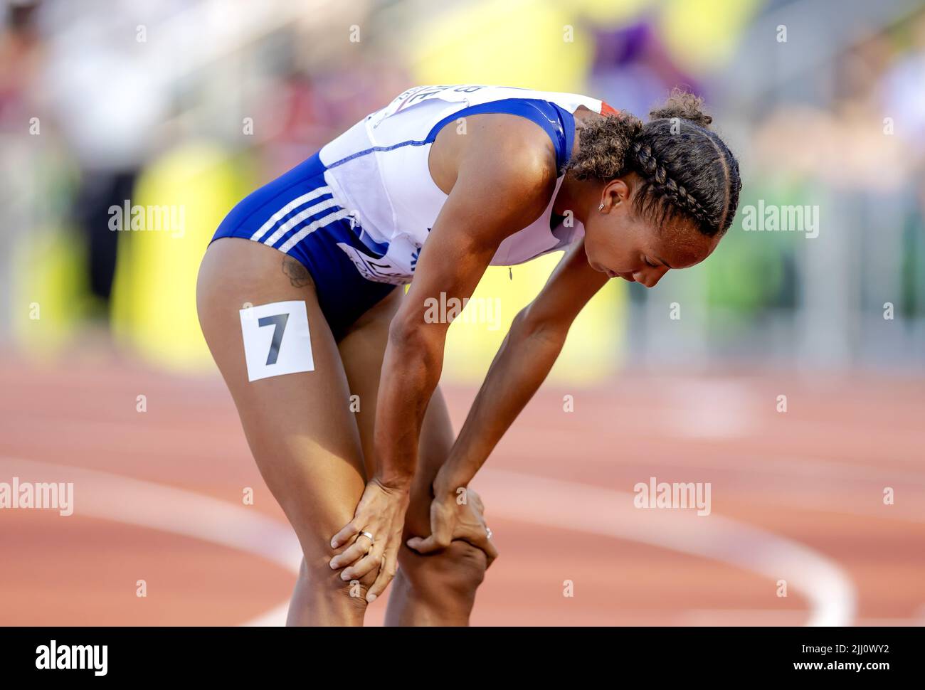 2022-07-22 02:36:22 EUGENE - Renelle Lamote (FRA) in action during the 800m series on the seventh day of the World Athletics Championships at Hayward Field stadium. ANP ROBIN VAN LONKHUIJSEN netherlands out - belgium out Stock Photo