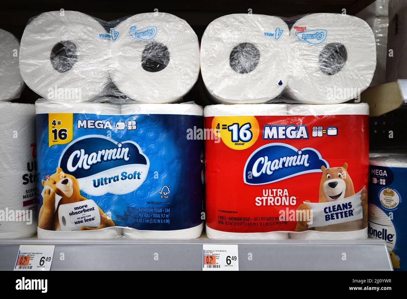 New York, USA. 21st July, 2022. Rolls of Charmin toilet paper on display at  a Target store in the Queens borough of New York City, NY, July 21, 2022.  Consumers face “shrinkflation”