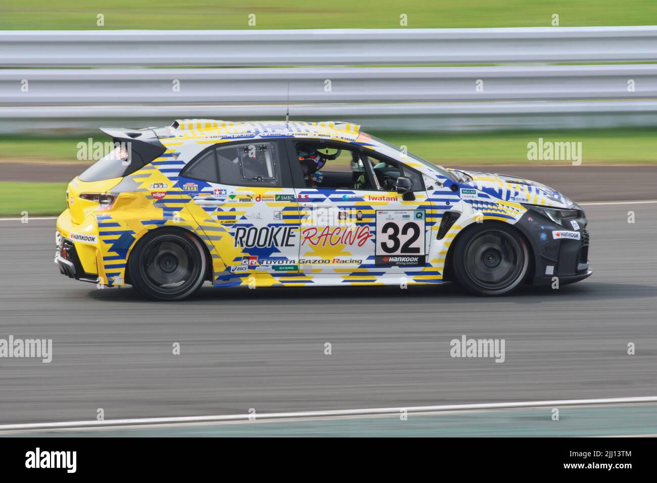 Hydrogen engine vehicle Toyota Corolla H2 Concept drives on track ...