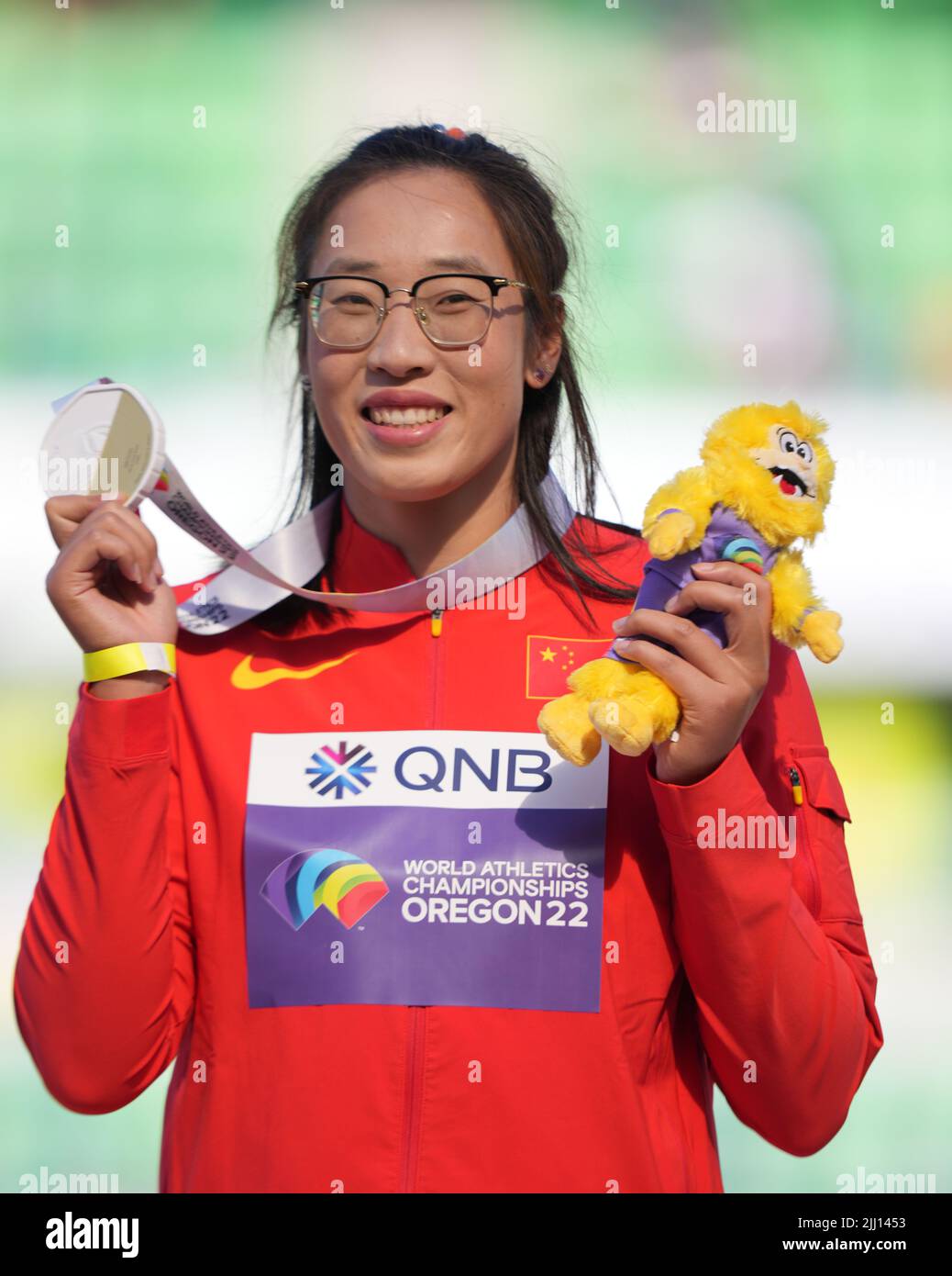 Eugene, USA. 21st July, 2022. Gold medalist Feng Bin of China poses for